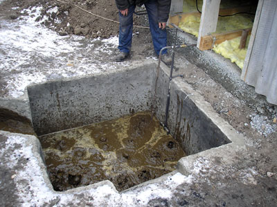 Collection of manure for biogas plant of Aikomdan cooperative, Kyrgyzstan